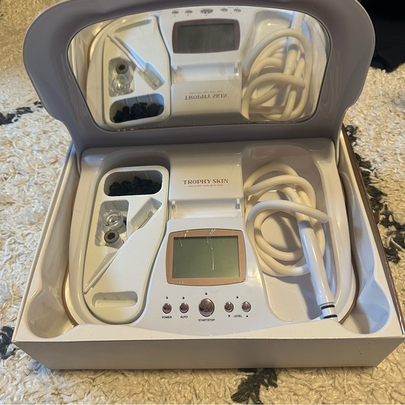 Trophy Skin MicrodermMD Microdermabrasion Machine - Picture 2 of 7